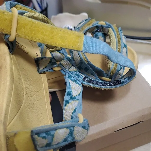TEVA, T HURRACAINE Blue and Yellow Sandals - Picture 7 of 13